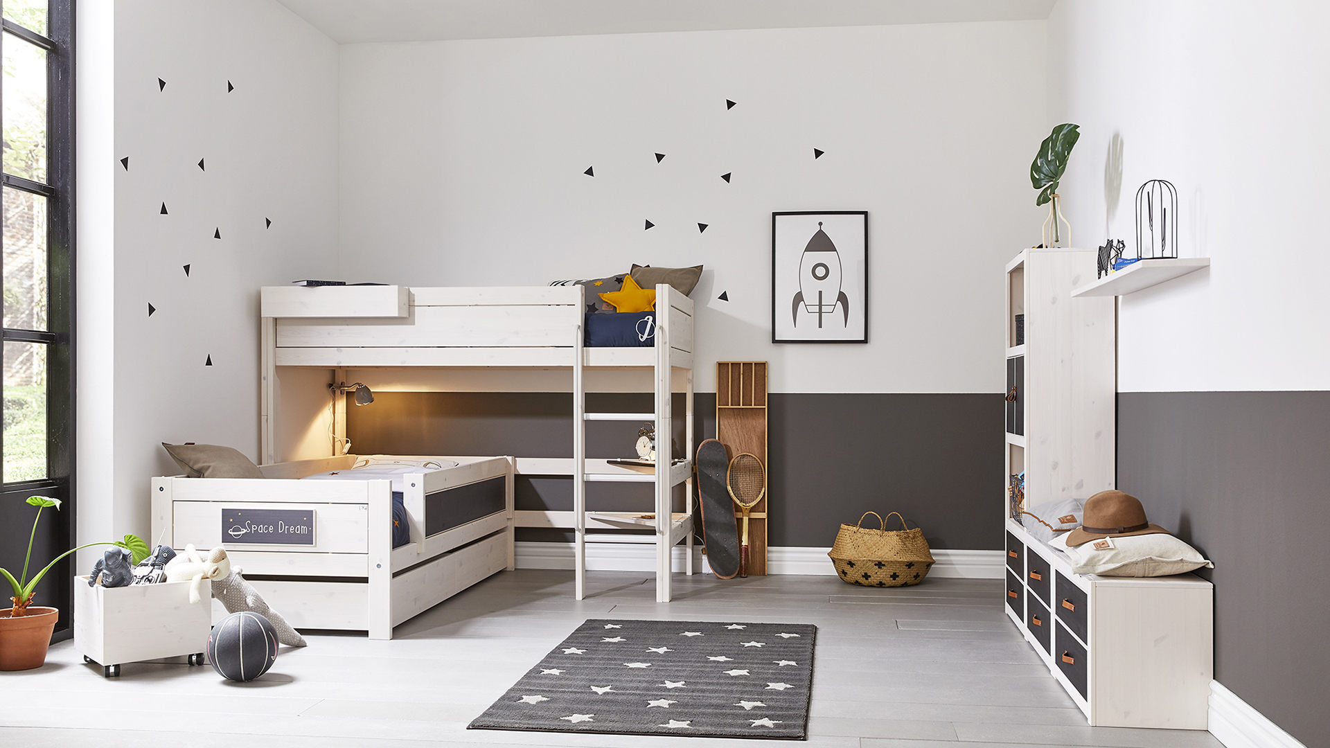LOW LOFT BED CORNER